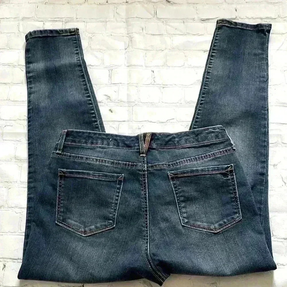 Jessica Simpson high-rise forever, rolled ankle jeans - Picture 7 of 9